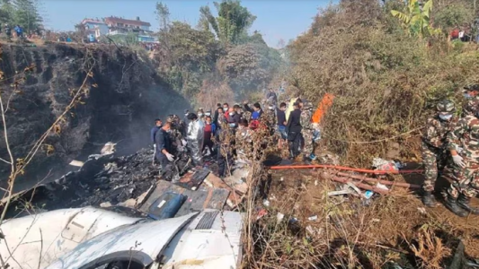 Se estrelló un avión en Nepal: viajaba una argentina que no sobrevivió