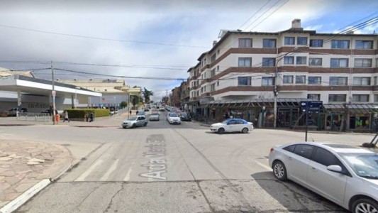 Bariloche: Delante de sus hijos, tomó del cuello a un empleado del estacionamiento medido