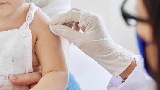 Sólo el 3% de niños menores de 4 años recibieron el primer refuerzo de la vacuna COVID-19