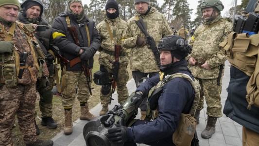 Renuncian funcionarios en Ucrania por escándalo de corrupción en el Ejército