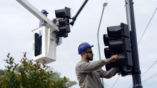 Otro operario sufrió heridas mientras trabajaba en un semáforo