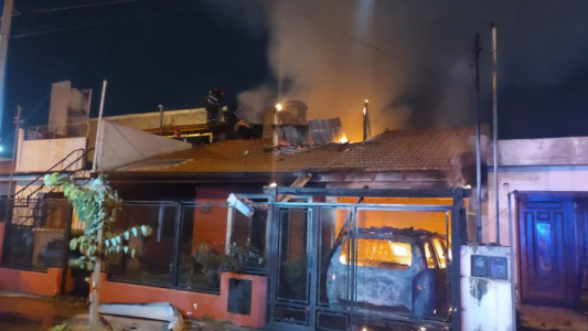 Incendio en barrio Santa Clara de Asís, la familia sufrió intoxicación por el humo