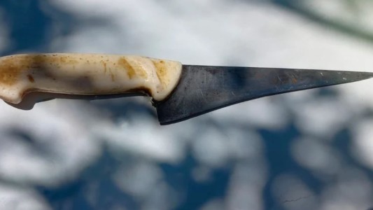 Intento de femicidio en plena misa: comulgó y luego apuñaló a su ex mujer, un cura salvó a la víctima