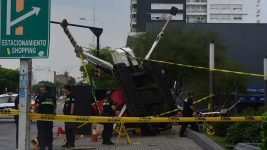 Montevideo: una mujer murió aplastada por una grúa que colapsó afuera de un shopping