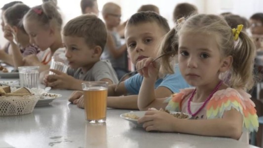 Advierten que Rusia retuvo al menos 6.000 niños ucranianos para "reeducarlos"