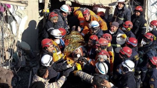 Turquía: Rescatan entre los escombros a una mujer de 70 años 212 horas después de los terremotos