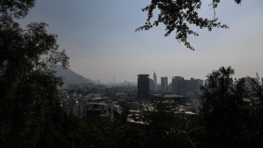 Bomberos y especialistas extranjeros ayudan a Chile en el combate de los incendios