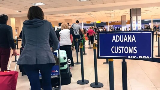 Cómo funciona el sistema de la Aduana que predice infracciones con el equipaje