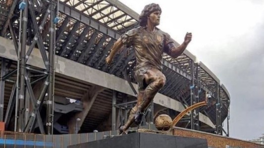 Napoli removió la estatua de Maradona de su estadio y se la devolvió a su autor