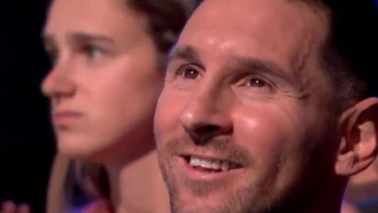 La reacción de Lionel Messi al ver que Emiliano "Dibu" Martínez ganó el premio The Best