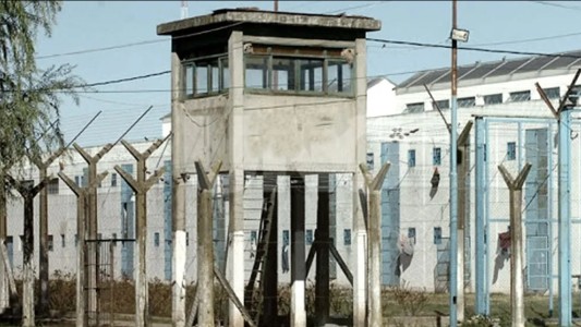 Detuvieron a un guardicárcel por practicarle sexo oral a presos a cambio de informes de buena conducta