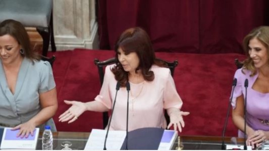 Por primera vez tres mujeres presidan una Asamblea Legislativa