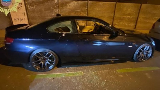 Vio que su hijo iba a manejar borracho, agarró un pico de obra y le destrozó el BMW