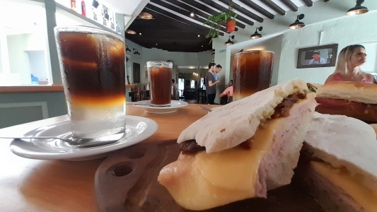 Café frío: la nueva tendencia y la alternativa para sobrevivir al calor