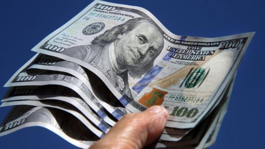 El dólar no para, el blue cerró a 383 en Córdoba