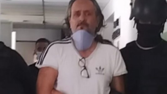 Fuerte operativo por el traslado del asesino Roberto Carmona a un hospital