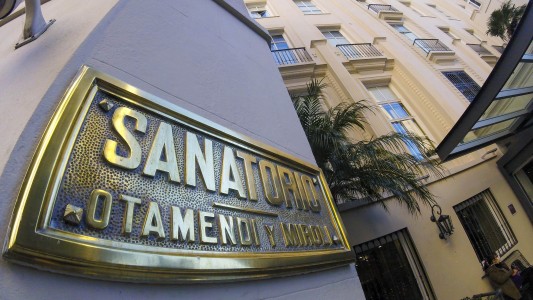 Alberto Fernández fue intervenido con un "bloqueo radicular" en el Sanatorio Otamendi