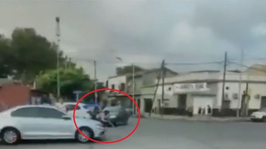 Día de furia: Le cortaron la luz, protestó junto a sus vecinos y la atropelló un auto