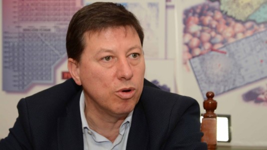 Por recorte de coparticipación, un intendente bonaerense decretó que él y los concejales no cobrarán su sueldo