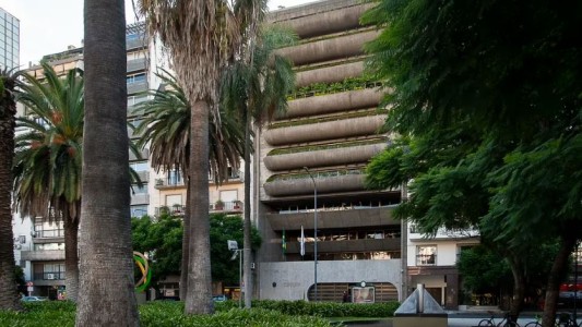 Tensión en el Consulado de Brasil: un hombre armado se atrincheró en el edificio y fue detenido