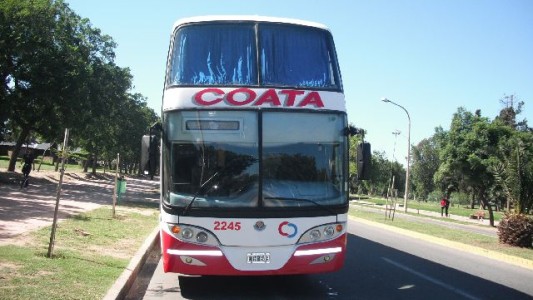 Insólito: un chofer de colectivo abandonó a 18 pasajeros en la ruta
