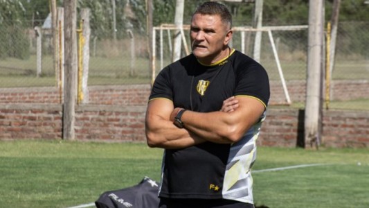DT de Olimpo, de cara al partido contra Boca: "Si toca perder, no hay que cambiar la camiseta con el rival"