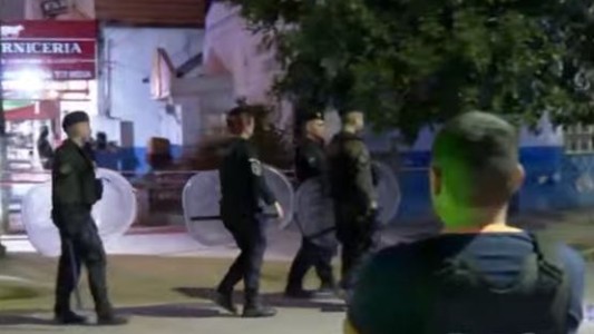 Motín en una comisaría de Moreno: tienen a un policía como rehén