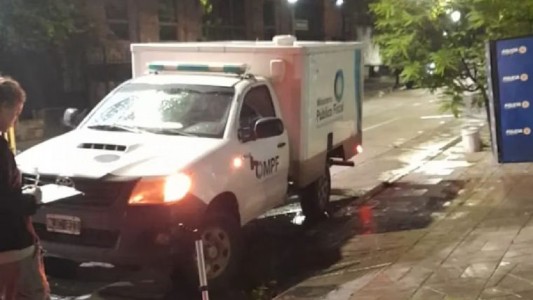 Se sentó en la pared de La Cañada y murió al caer al cauce del río