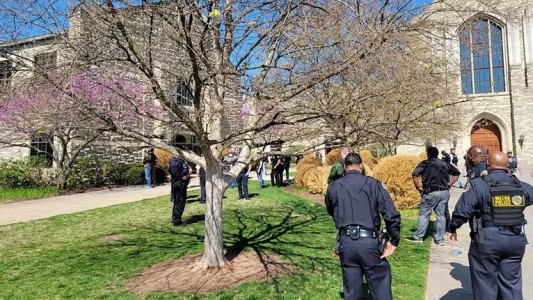 Una joven entró disparando a una escuela de EE.UU: asesinó a tres chicos y tres adultos