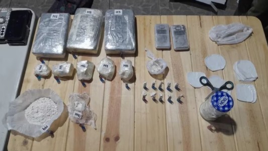 Condenaron a prisión a cuatro policías por quedarse con la droga de una banda narco