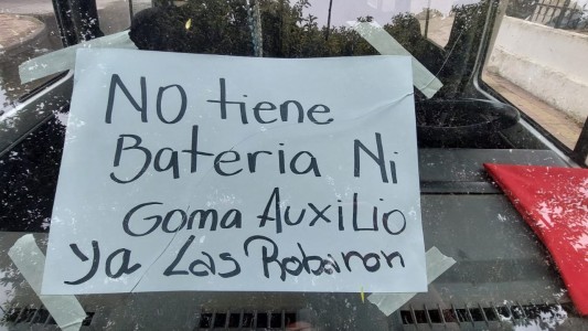 No hay cartel que pare a los ladrones: igual le robaron