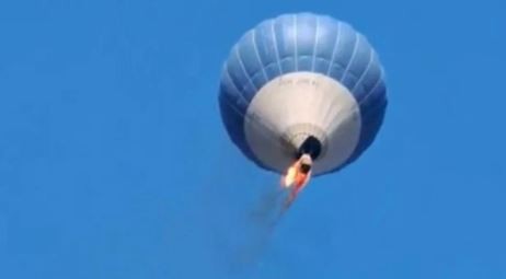 Se incendió en el aire un globo aerostático en México: murieron los padres de una menor