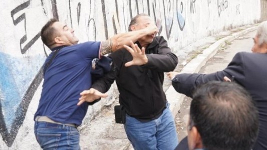 Video: el momento de la agresión a Sergio Berni en la manifestación de choferes