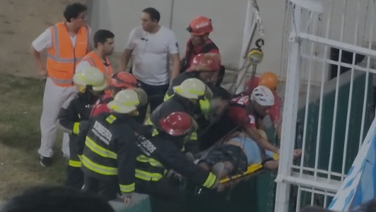 Hincha de Belgrano cayó al foso del Kempes durante el partido con Sarmiento