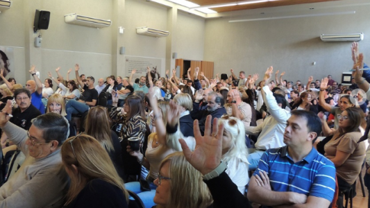 Docentes provinciales analizan la propuesta del Gobierno