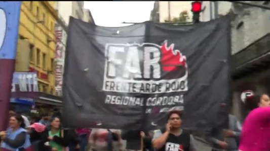 Enojo entre comerciantes y piqueteros