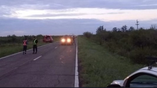Tragedia en la ruta: su marido se descompensó mientras manejaba, bajó para pedir ayuda, la atropellaron y murió