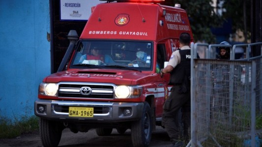 Al menos 12 presos murieron por enfrentamiento entre pandillas en una cárcel ecuatoriana