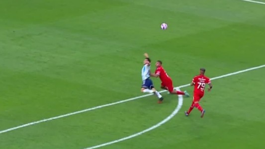 Falcón Pérez defendió su decisión de cobrar penal a favor de Racing en el clásico