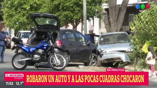 Robó un auto, chocó y se dio a la fuga corriendo con una rueda de auxilio