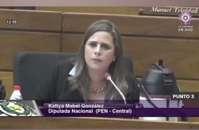 "Cacatúa" y "robamaridos": las acusaciones de dos diputadas en plena sesión en Paraguay