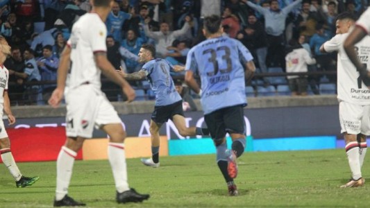 Belgrano, intratable: venció a Newell’s y se anota en la pelea por el campeonato