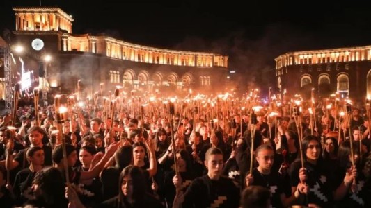 Marcha de las Antorchas en Ereván para conmemorar el 108 aniversario del genocidio armenio