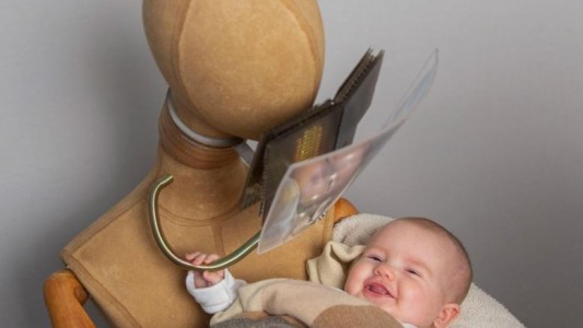 Nacen las primeras bebés por fertilización asistida realizada con robots