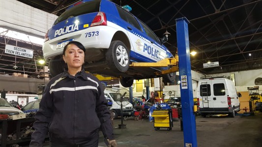 Mabel, la primera mujer mecánica en la Policía de Córdoba
