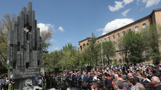 Turquía cerró su espacio aéreo a vuelos de Armenia en rechazo a una escultura vinculada al genocidio