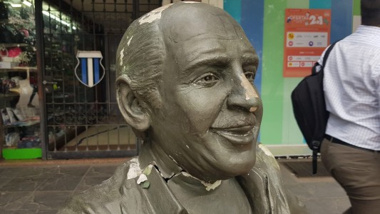 Vandalizan escultura del histórico presidente de Talleres, Amadeo Nuccetelli, en Córdoba