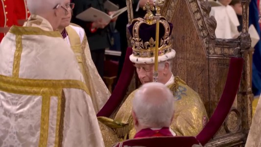 El rey Carlos III y su esposa Camila fueron coronados en una histórica ceremonia para el Reino Unido