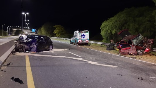 Se metió en contramano, chocó a otro auto y murió