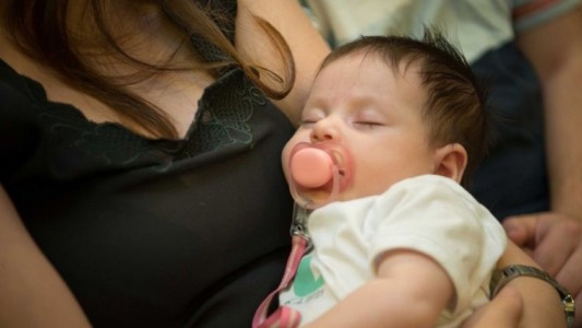 Córdoba sube a 200 mil pesos el cuarto mes de licencia por maternidad